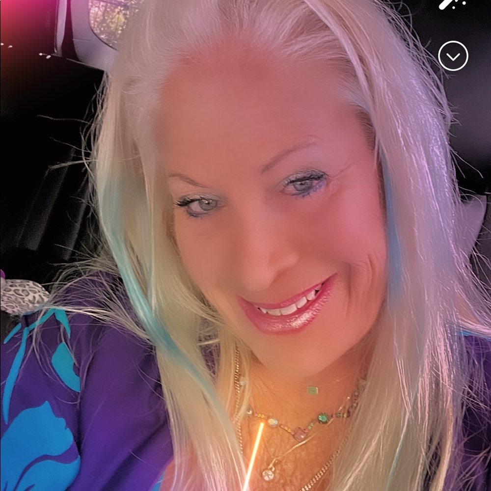 Meet your Posher, Lorraine